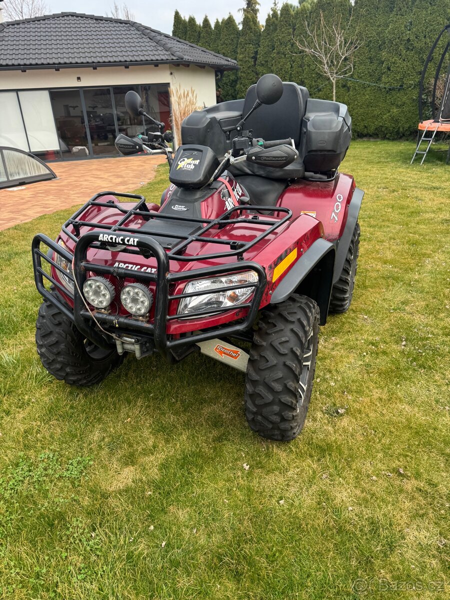 Čtyřkolka Arctic cat 700
