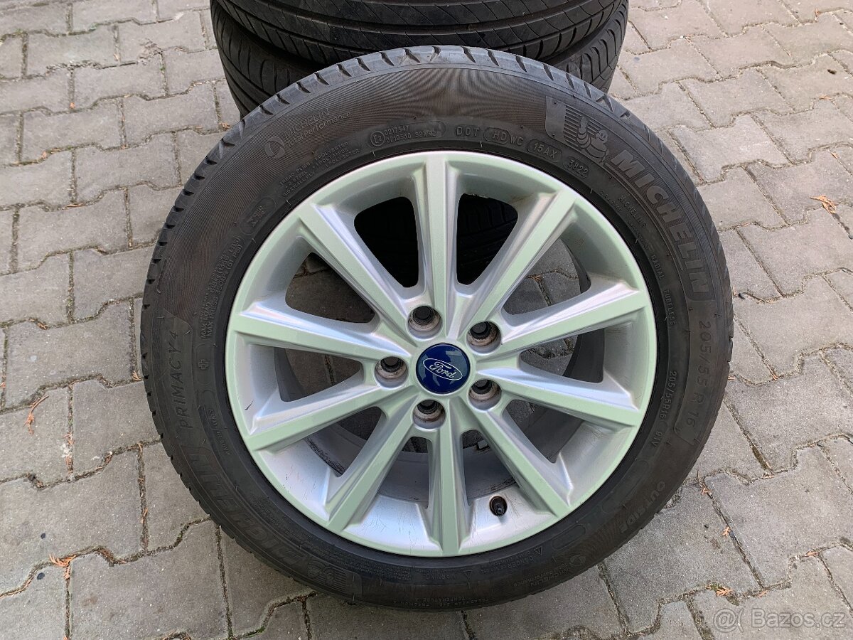 Ford Focus 16" sensory