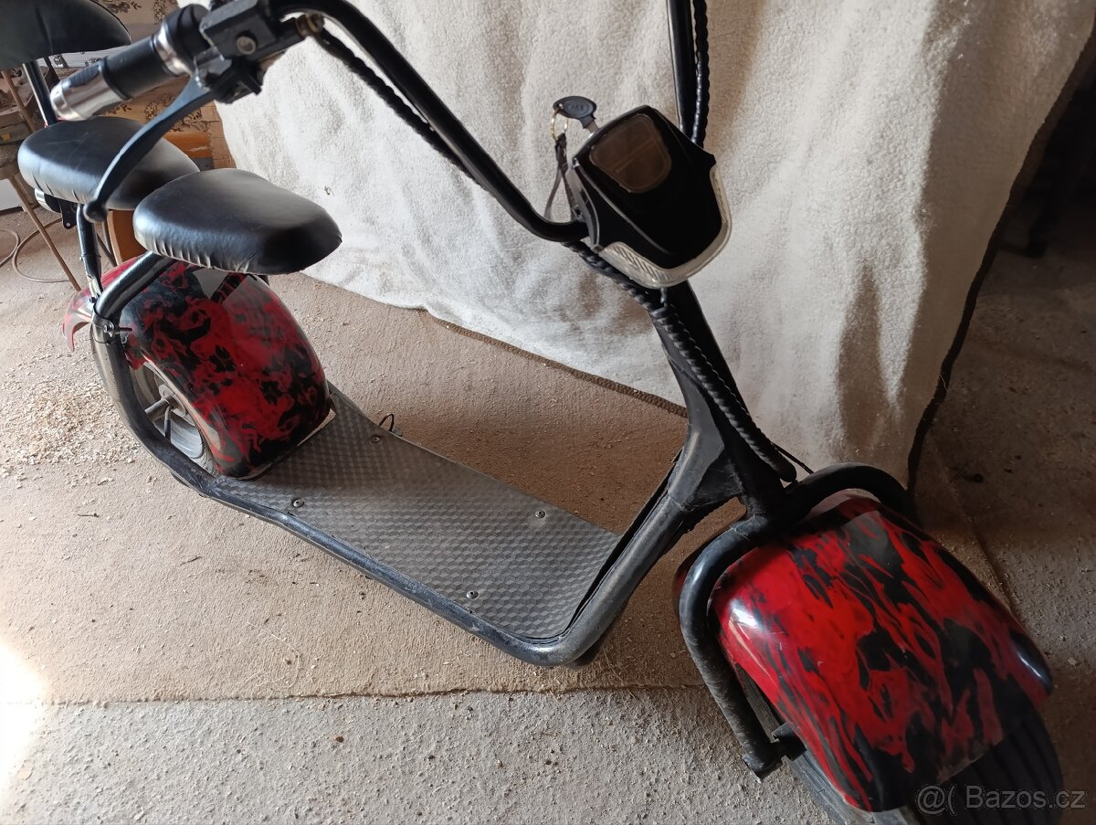 Elektrochopper elektrokoloběžka