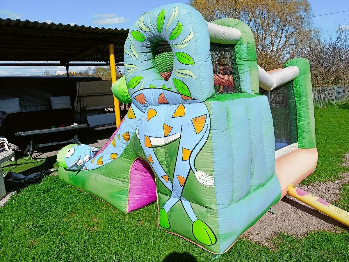 Skákací hrad Žirafa s podložkou, kotvami, ventilatorem