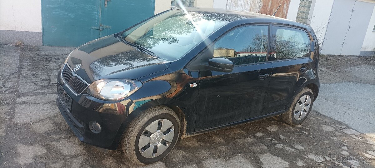 Škoda Citigo 1.0 44kw 05/2014 koupeno čr 1 majitel