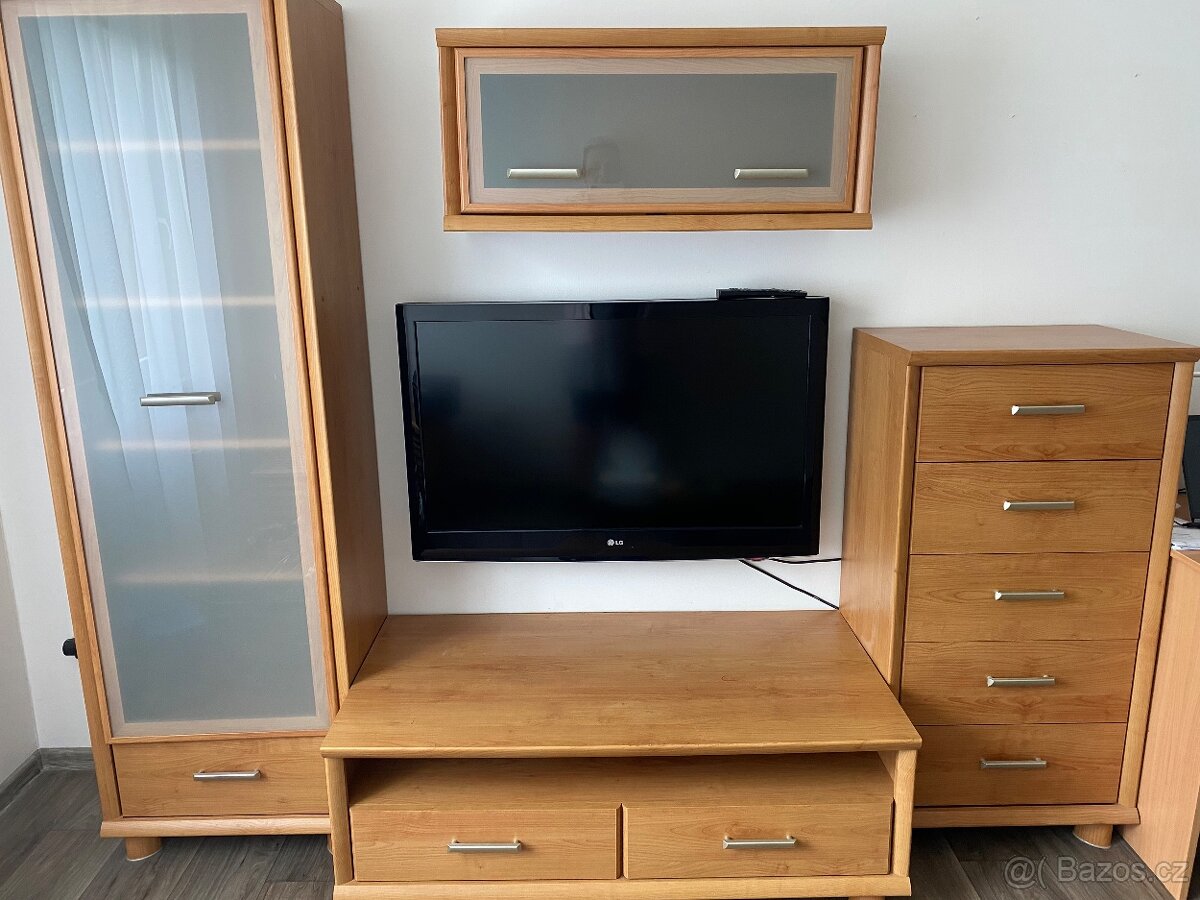 Komoda, skříň (TV stolek a nástěnná police)
