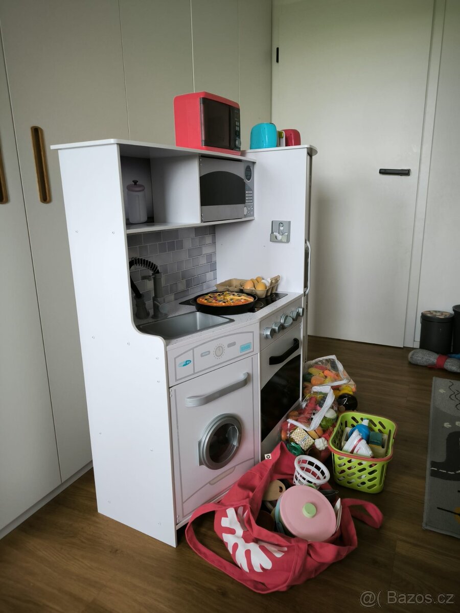 Velká dřevěná kuchyňka Kidkraft vč. příslušenství