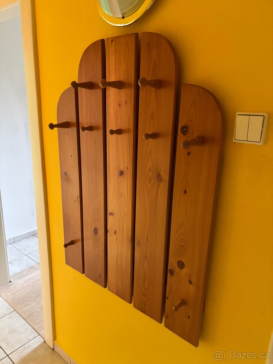 Dřevěný věšák