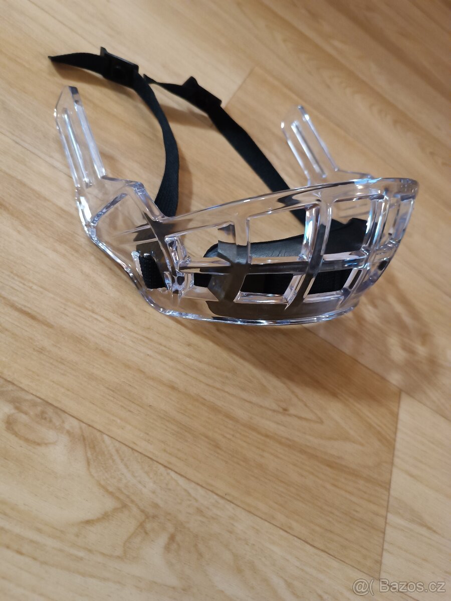 Hokejový chránič zubů a brady