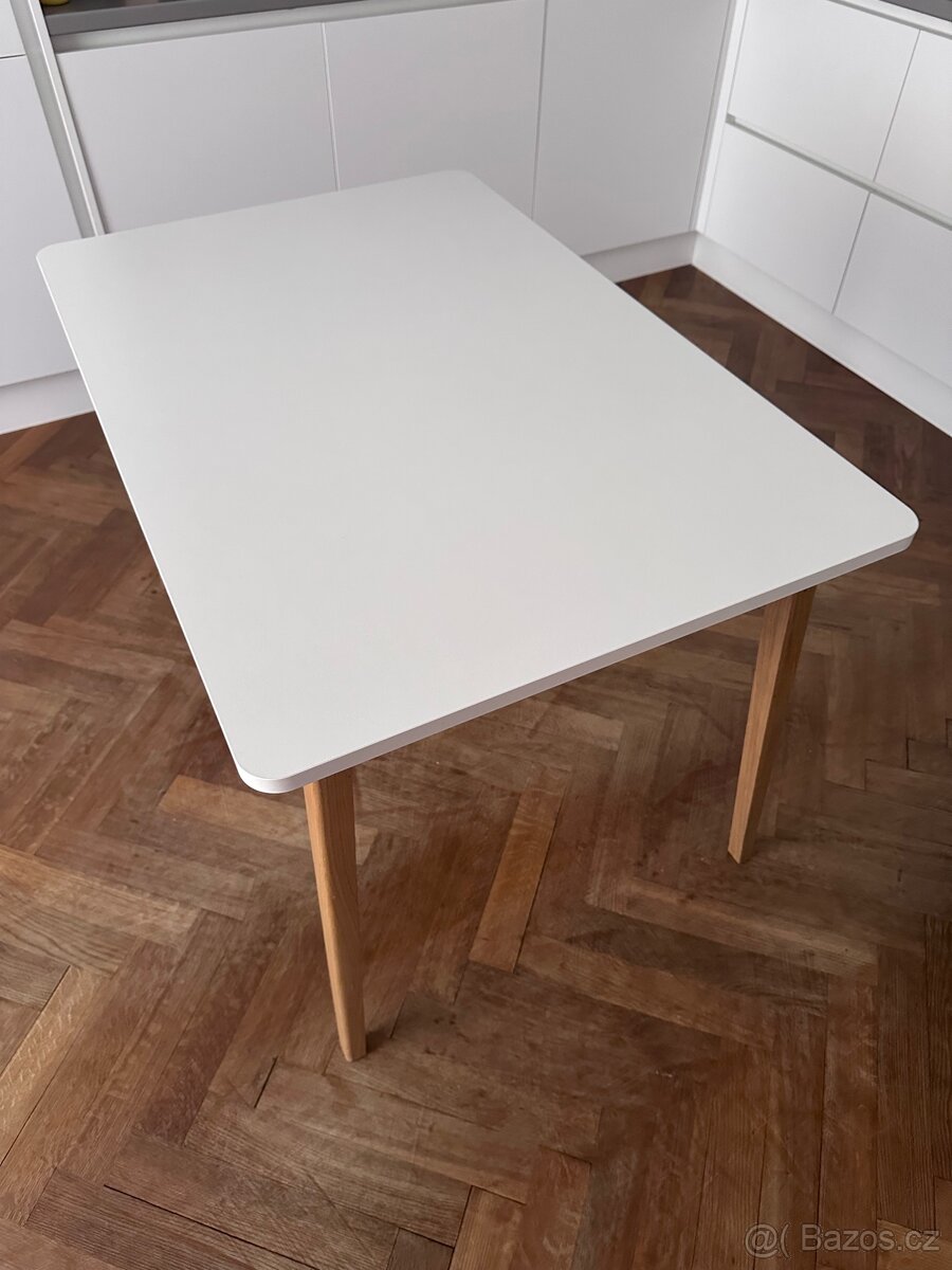 Jídelní stůl JYSK 80 x 120 cm