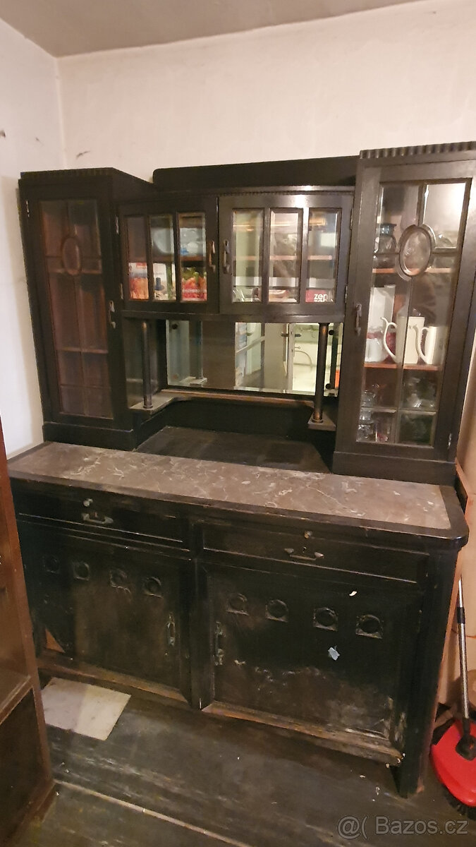 Prodám starožitný nábytek k renovaci
