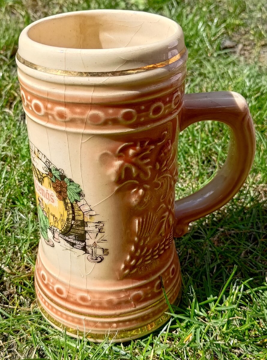 Keramický korbel