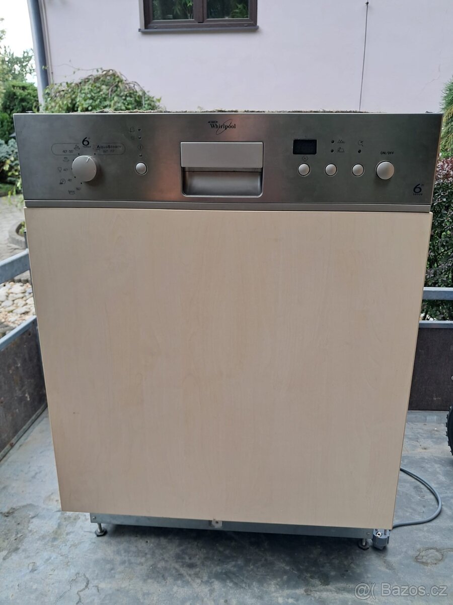 Vestavěná myčka Whirlpool