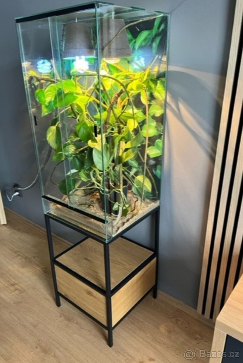 Terárium pro chameleona 50x50x100cm nepoužité,bez vybaveni,