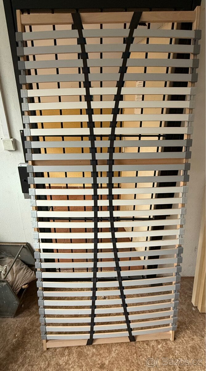 Dva lamelové rošty – pevné, kvalitní, dřevěný rám