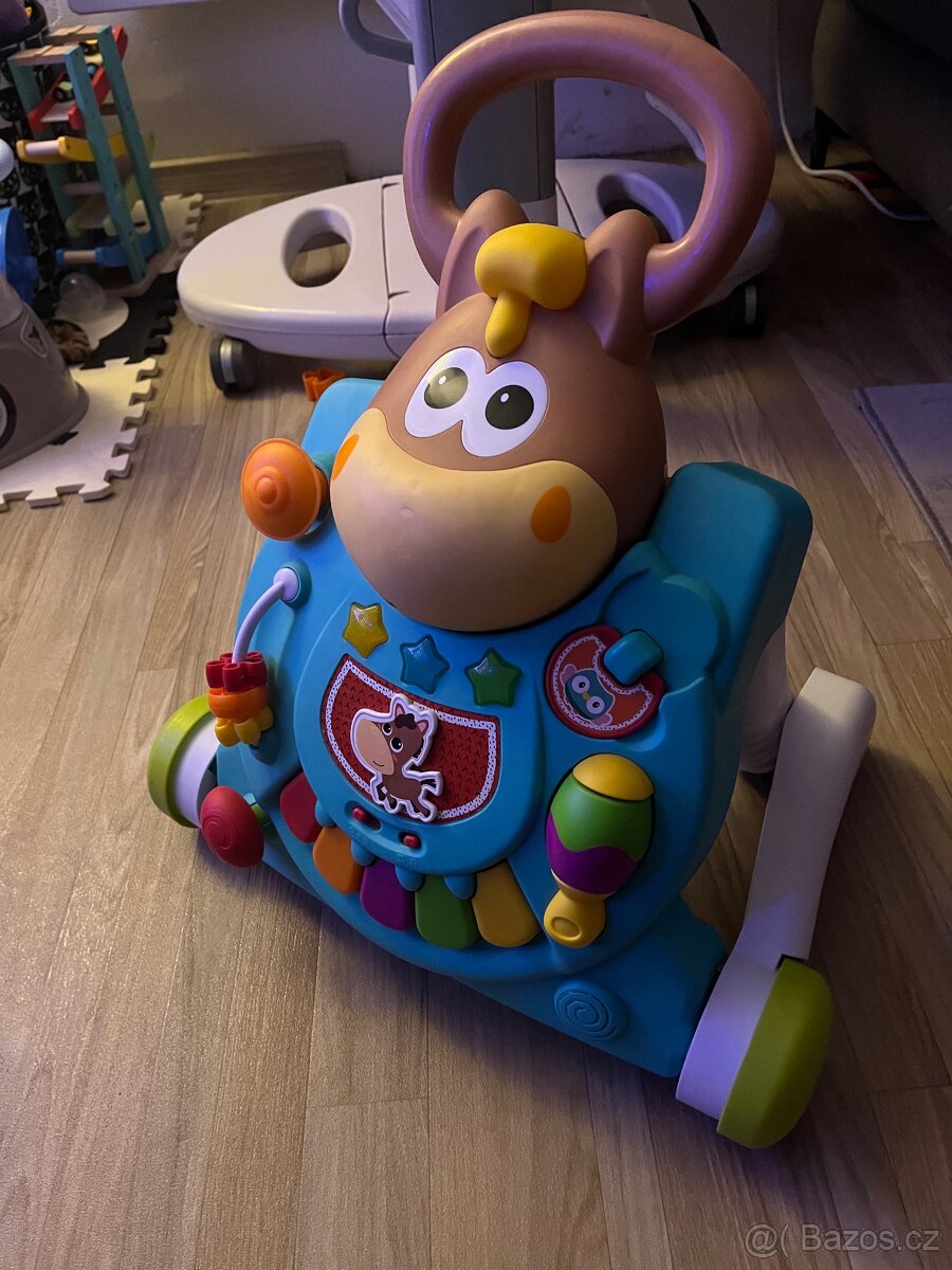 Chodítko a stoleček 2v1