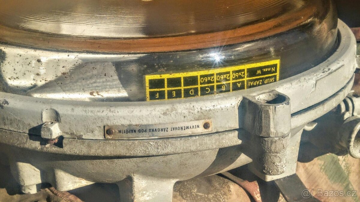 5 ks armádní světlo "ELEKTROSVIT" super stav