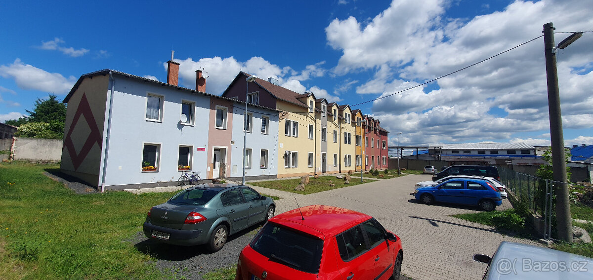 Pronájem bytu 1+1, Košťany