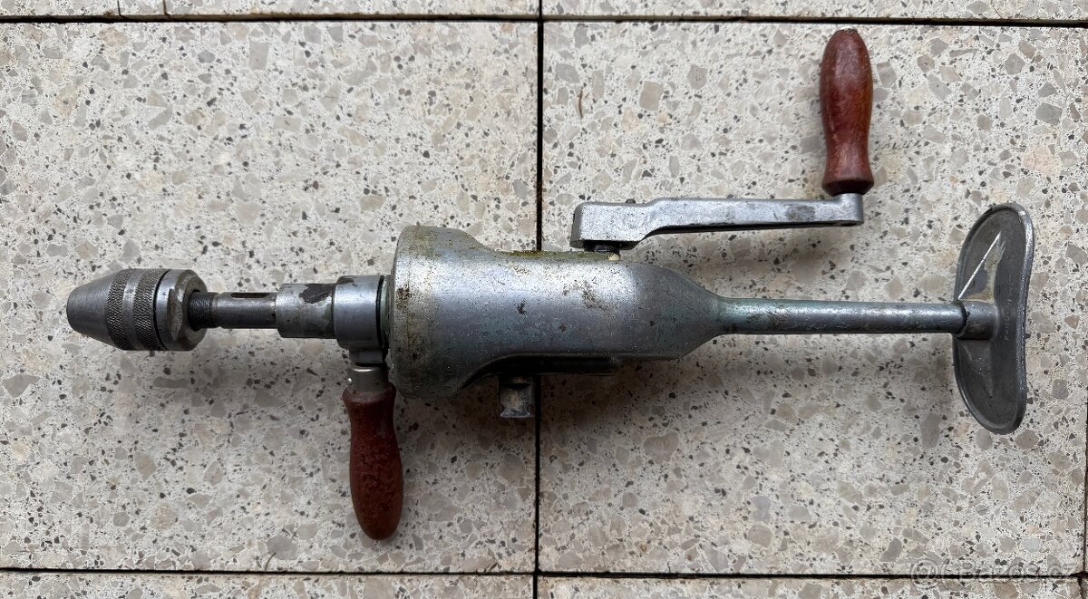 Ruční vrtačka "hruďová" ČSSR