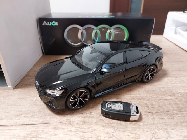 model auta Audi RS7 Sportback + dialkové +svetlá 1:18