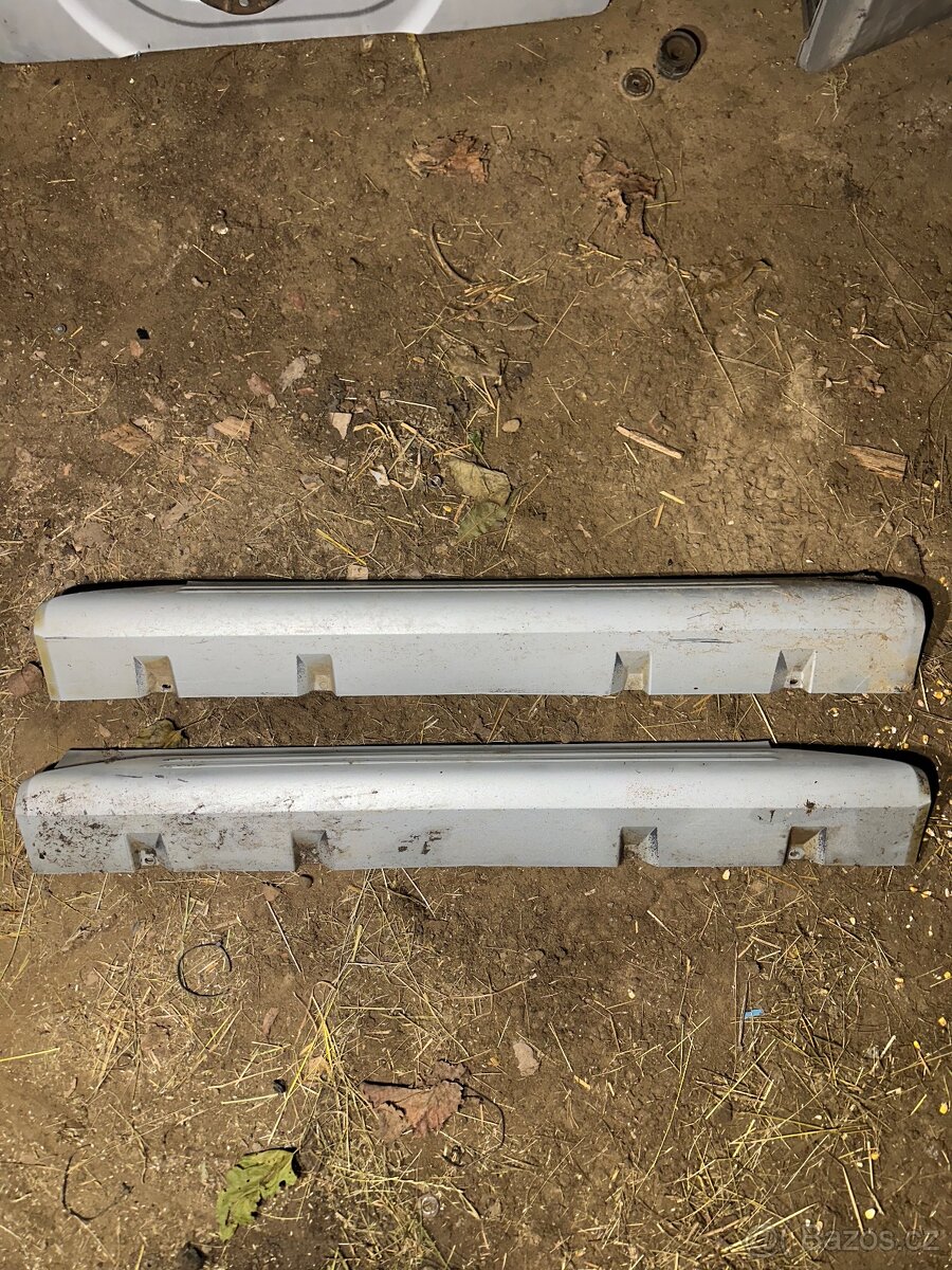 Bočí spodní lišty Suzuki Jimny