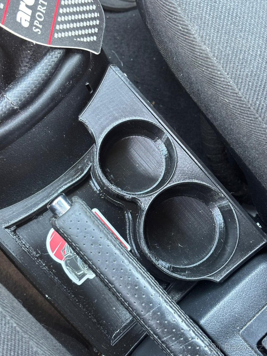 Držák nápojů Octavia mk1