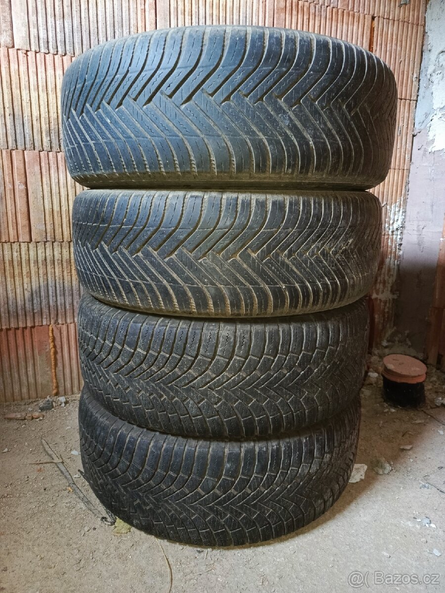 Sada pneu 215/60R16