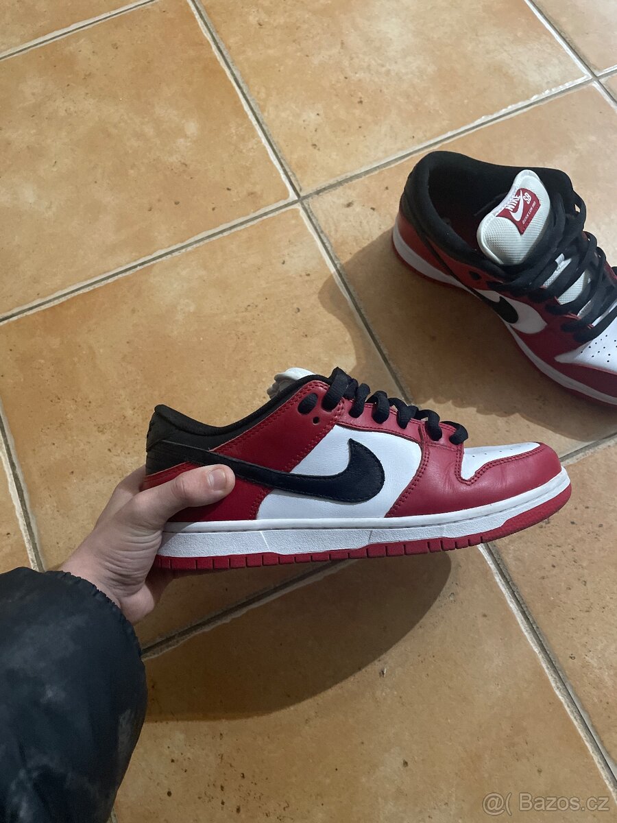 sb dunk low chicago