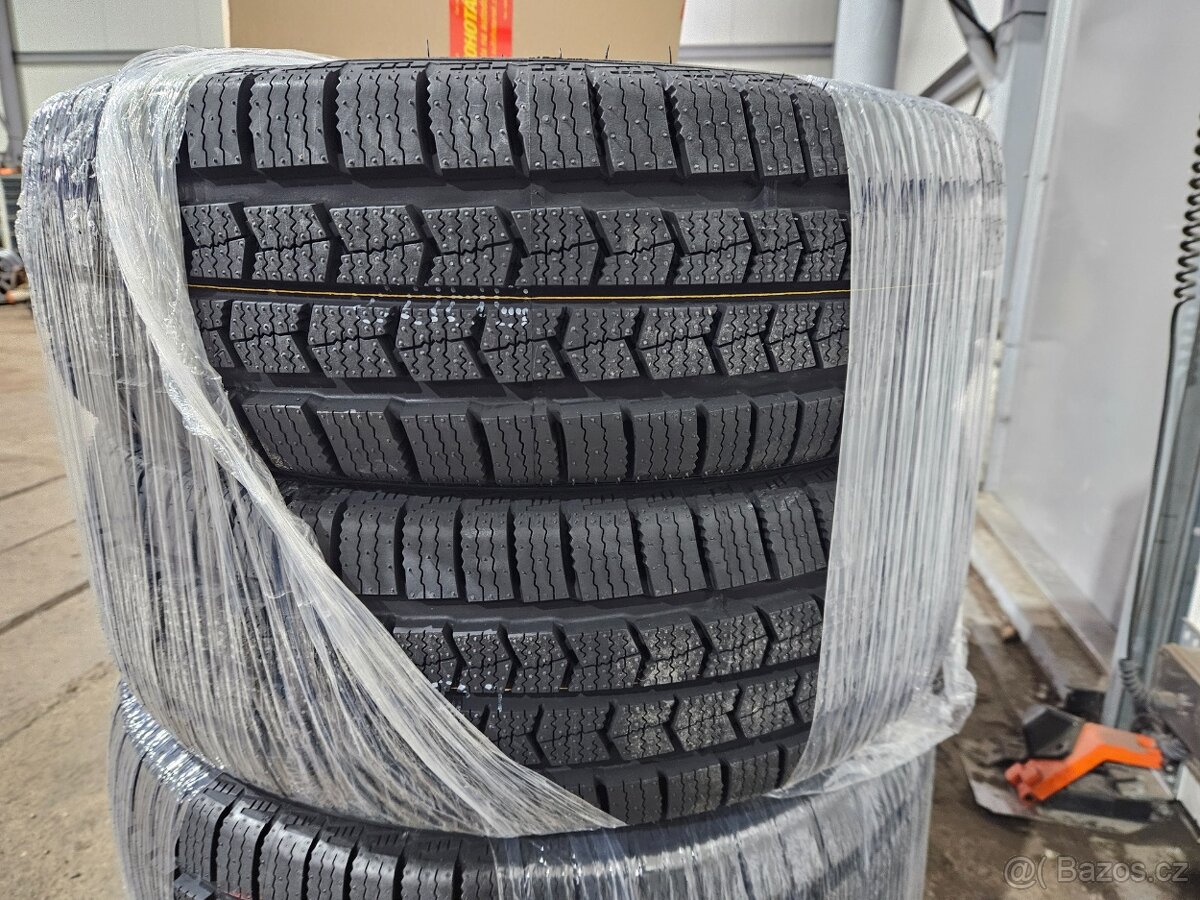 Zimní pneu 205/70/15, nové, Suzuki Jimny