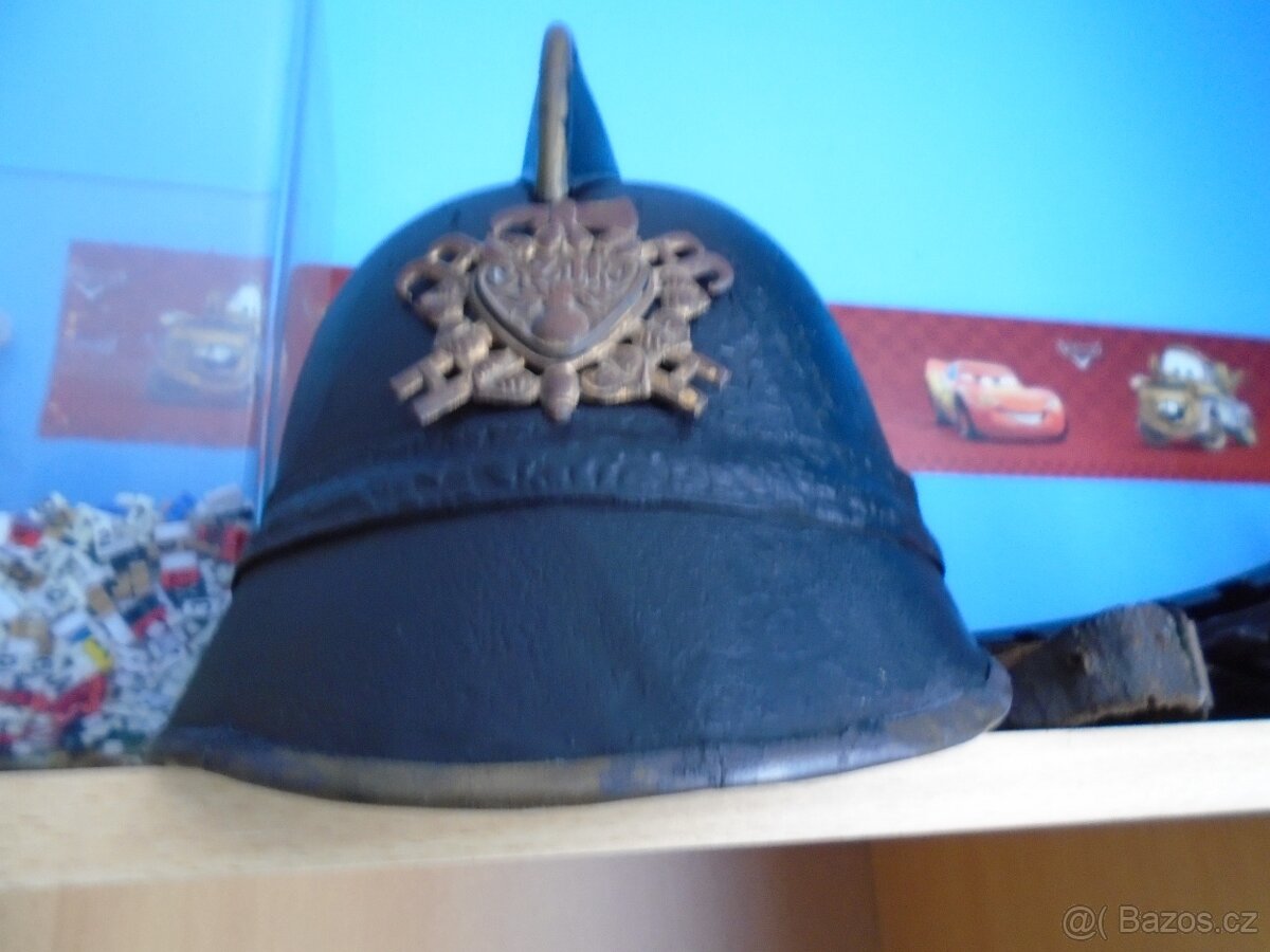 Hasičská helma ,přílba ,zachovalá.