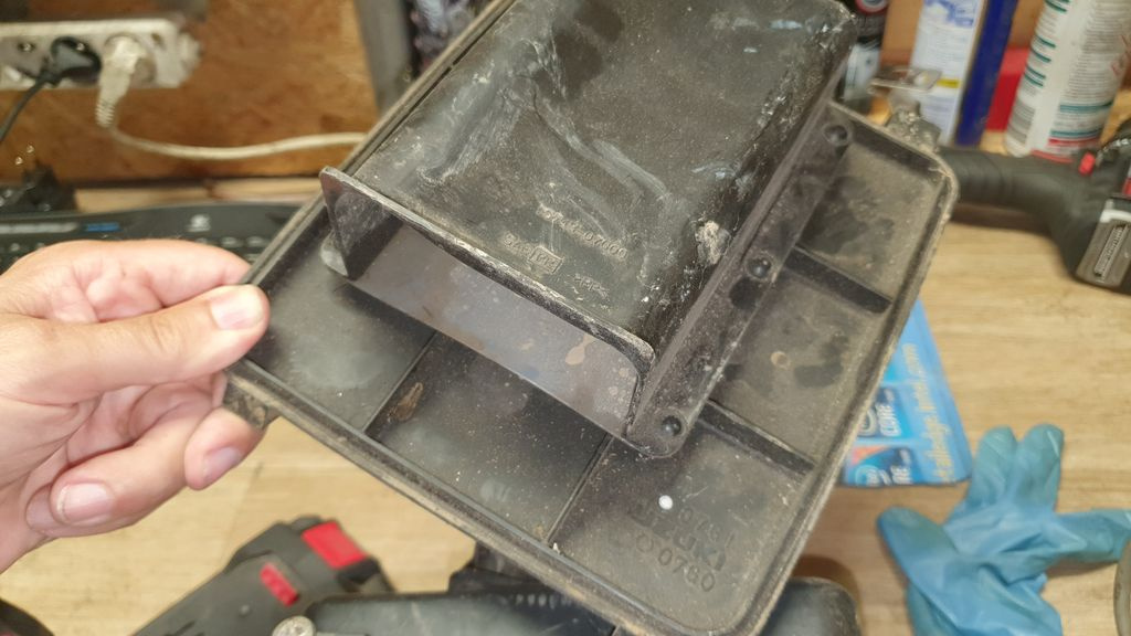 Kryt airboxu SUZUKI LT-Z400