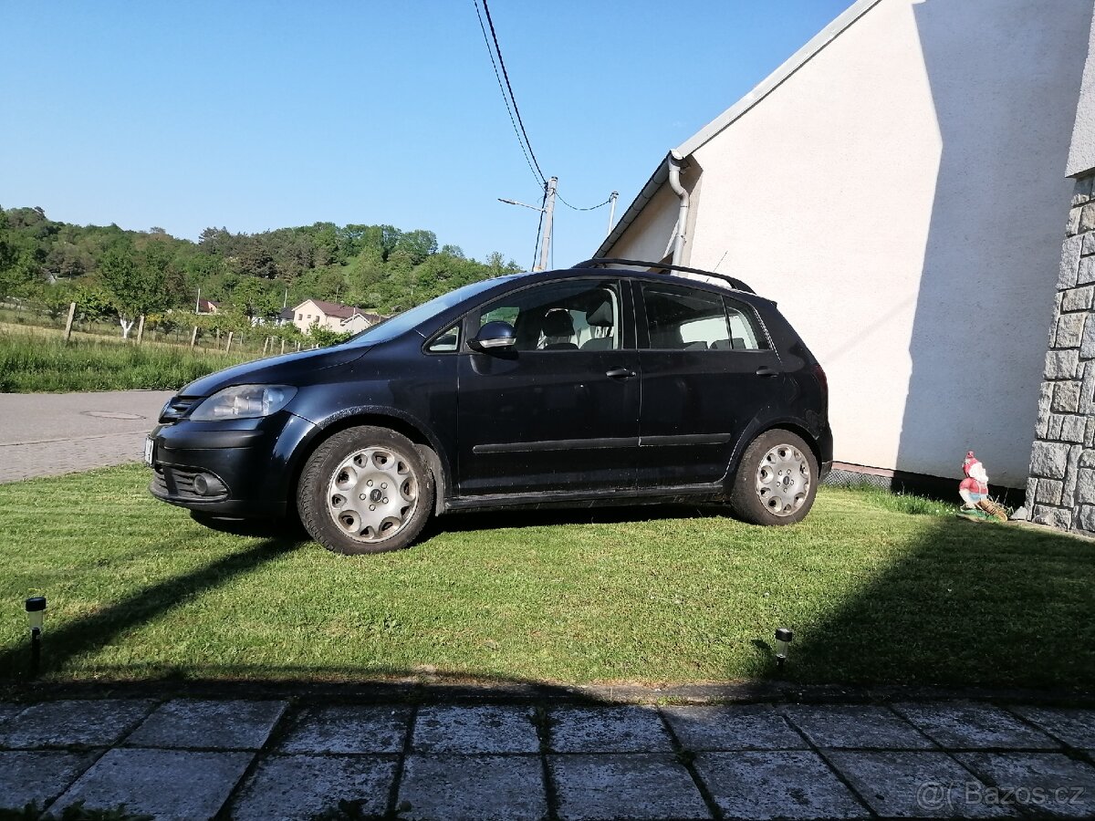 Prodám wolsvagen golf.