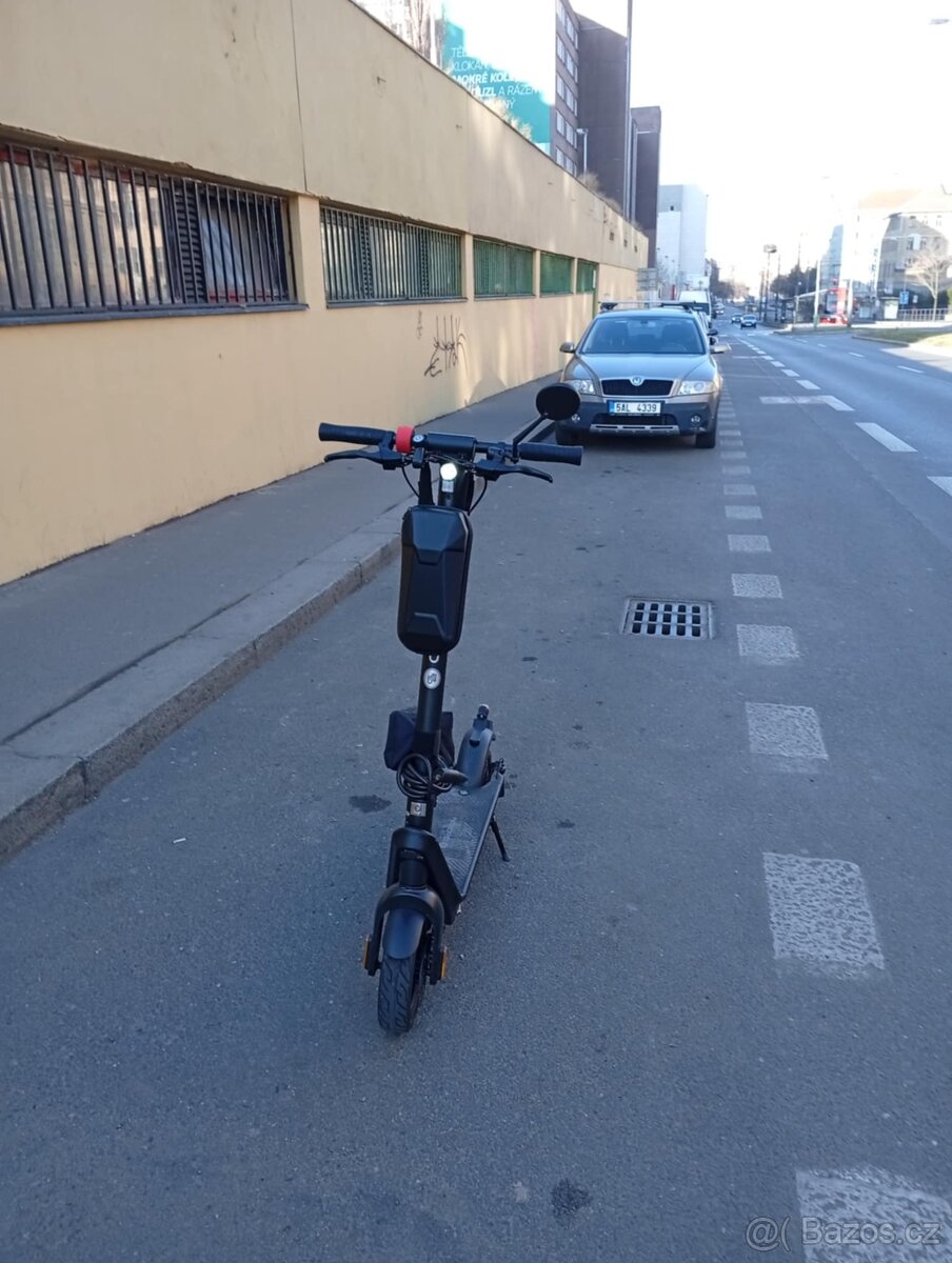 Elektrická koloběžka GOGEN VOYAGER MAX RANGE S 911