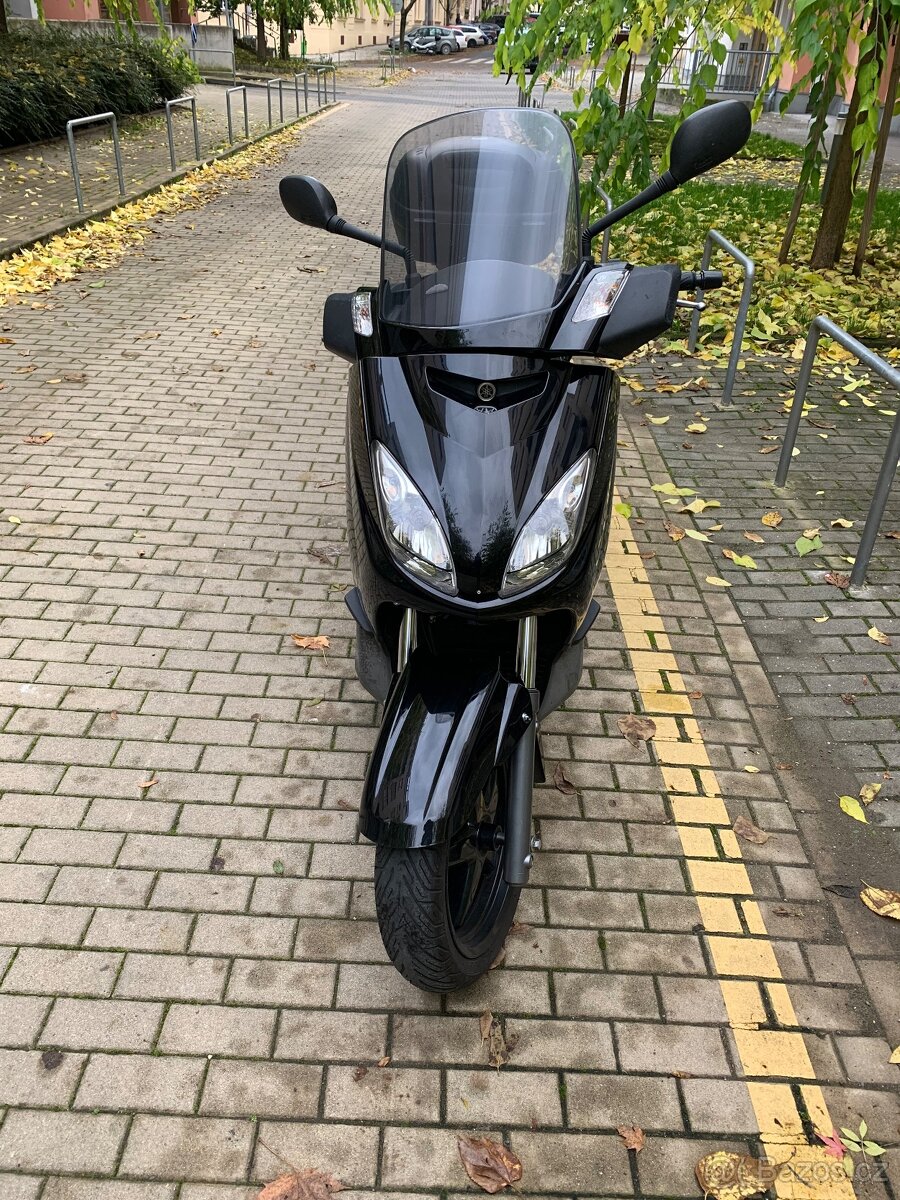 Yamaha XMAX 250