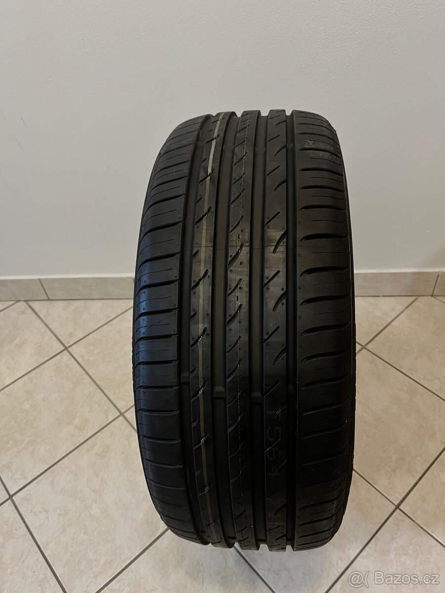 Nexen 215/45/17
