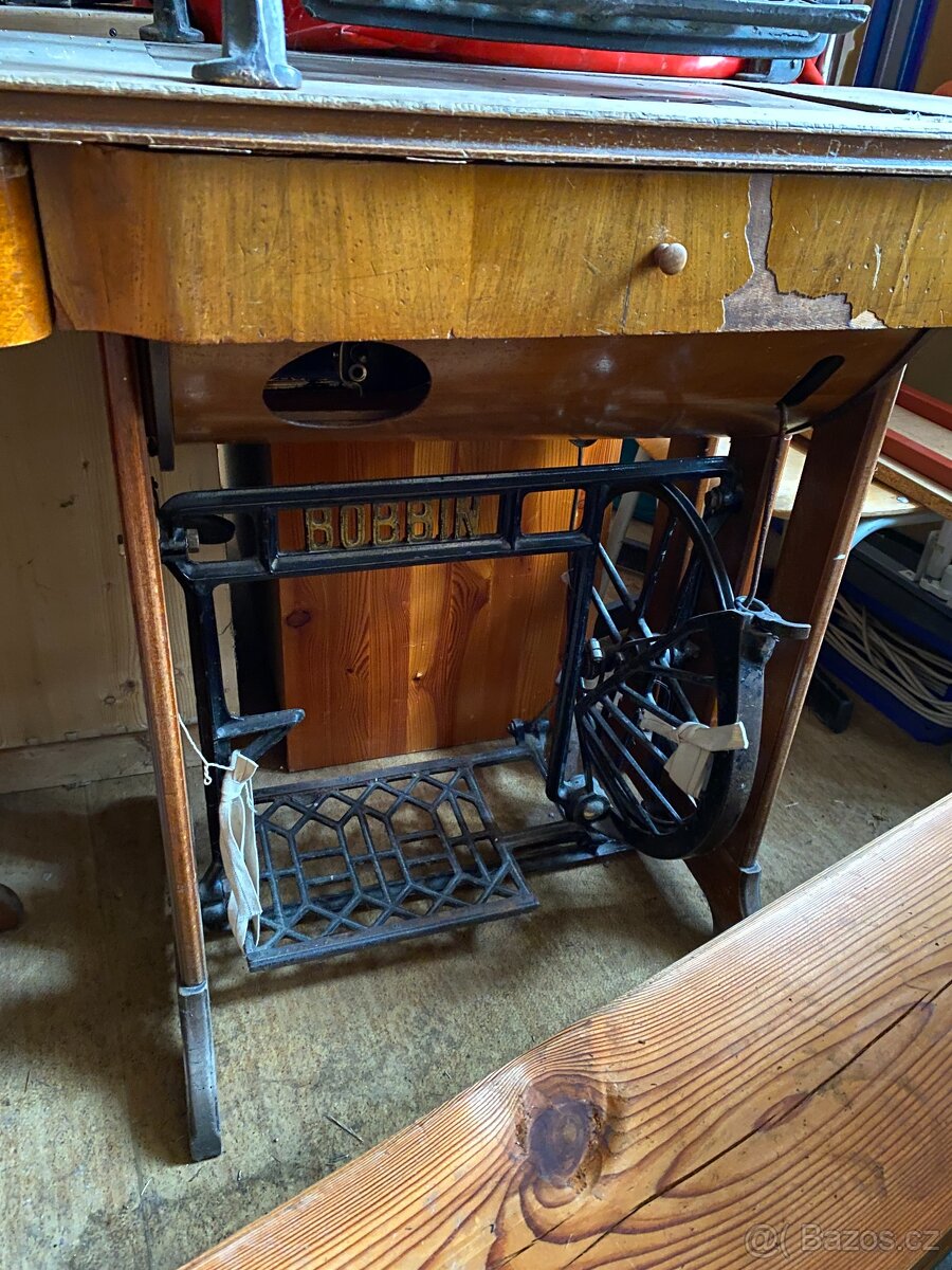 starý šicí stroj Bobbin
