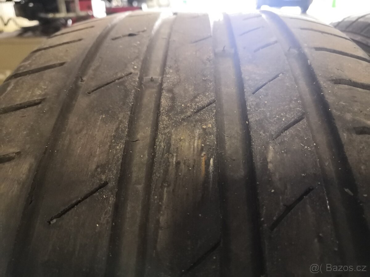 Kumho PS71  235/45/20