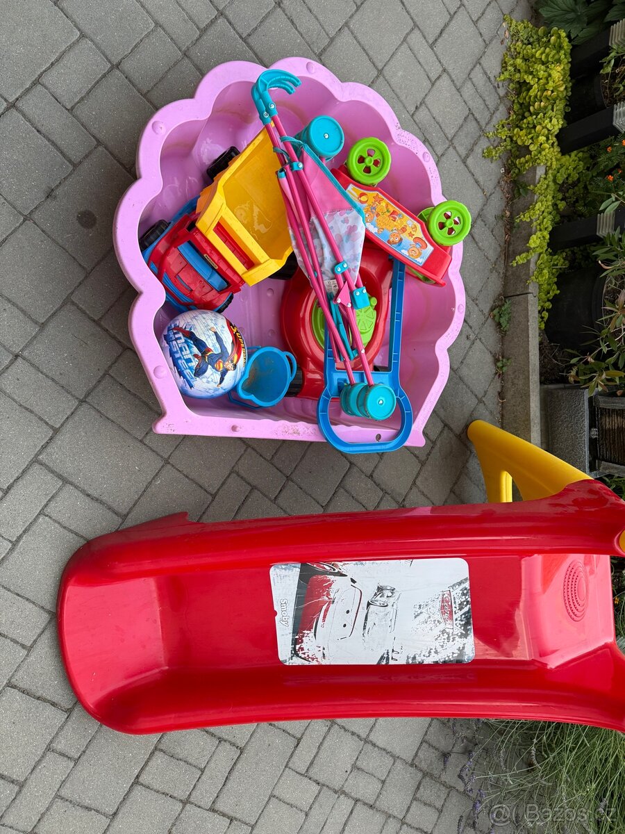 Dětské plastové hračky