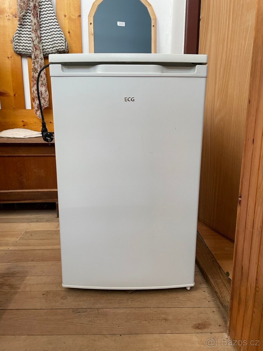 Mrazák ECG EFT 10852 WA+ na náhradní díly / NEFUNKČNÍ