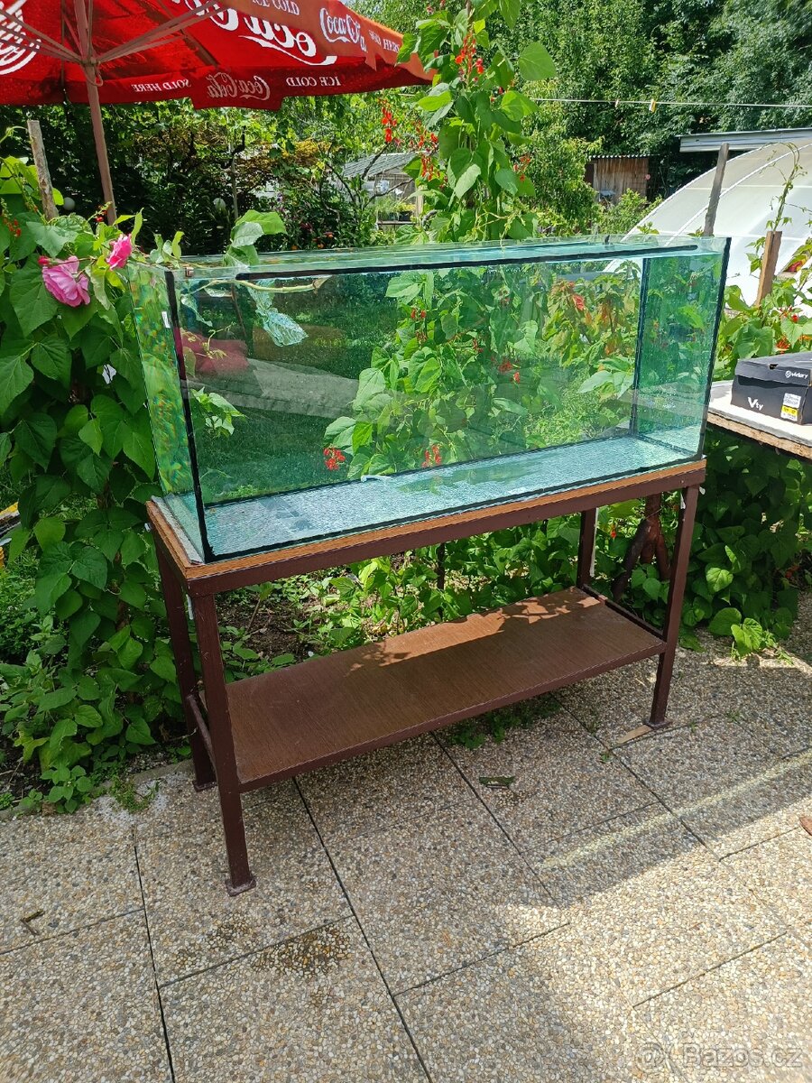 Akvárium 250l se stojanem