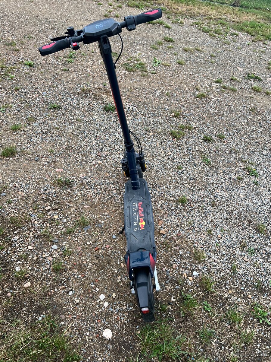 Elektrická koloběžka Red Bull TURBO
