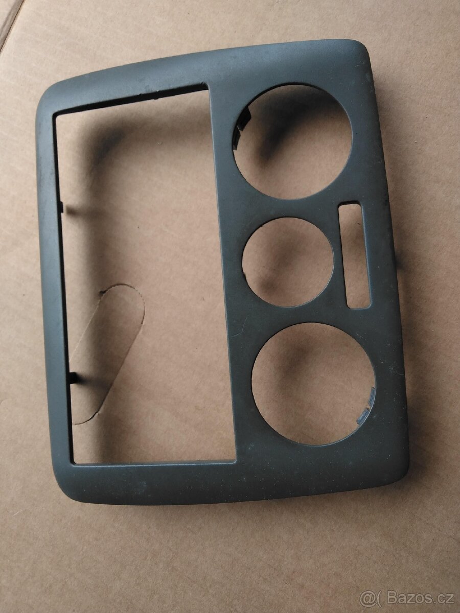 Rámeček autorádia a ovládání topení Škoda Octavia