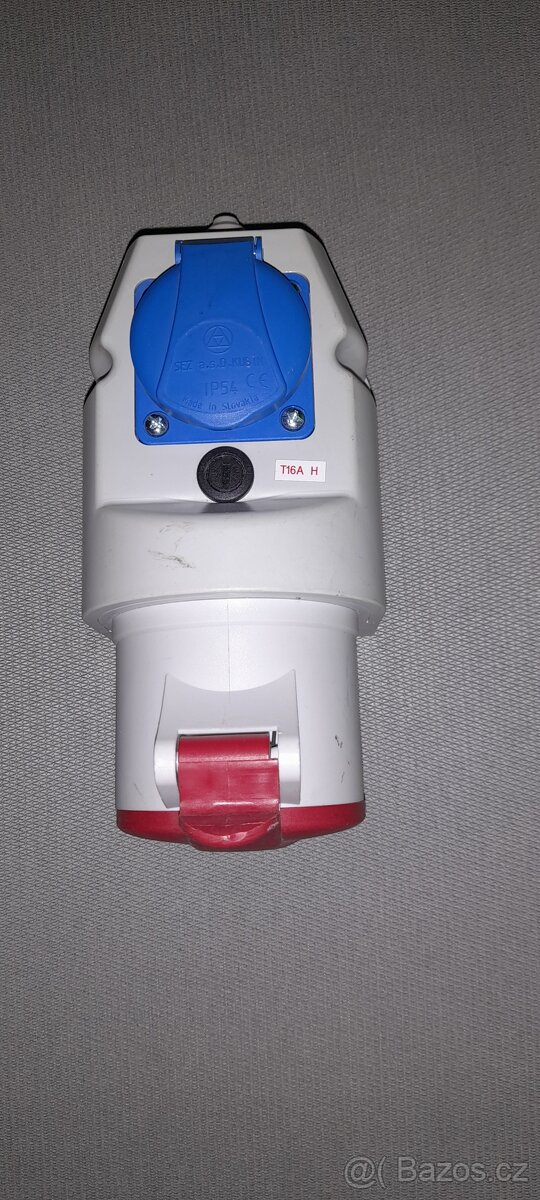 Zásuvka kombinovaná