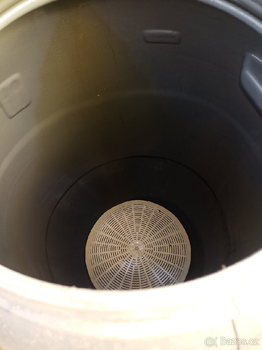 Prodám plastové sudy od potravin.