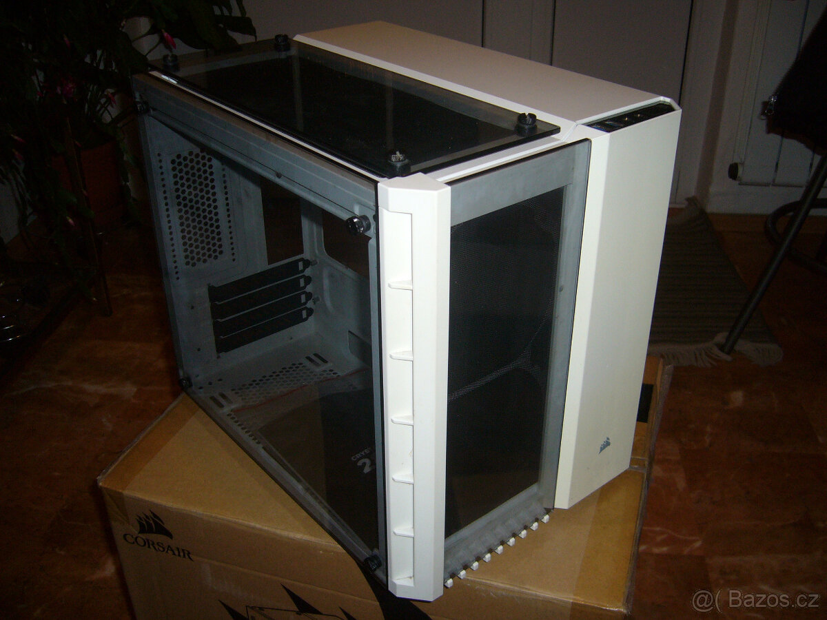 Corsair Crystal Series 280X Tempered Glass bílá no RGB mATX