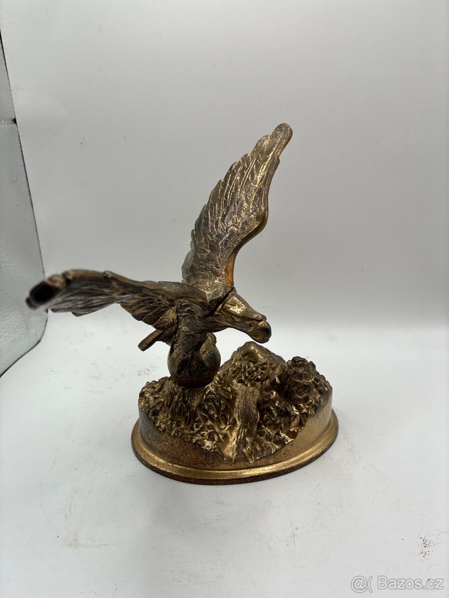 Mosdzná soška orla Turul