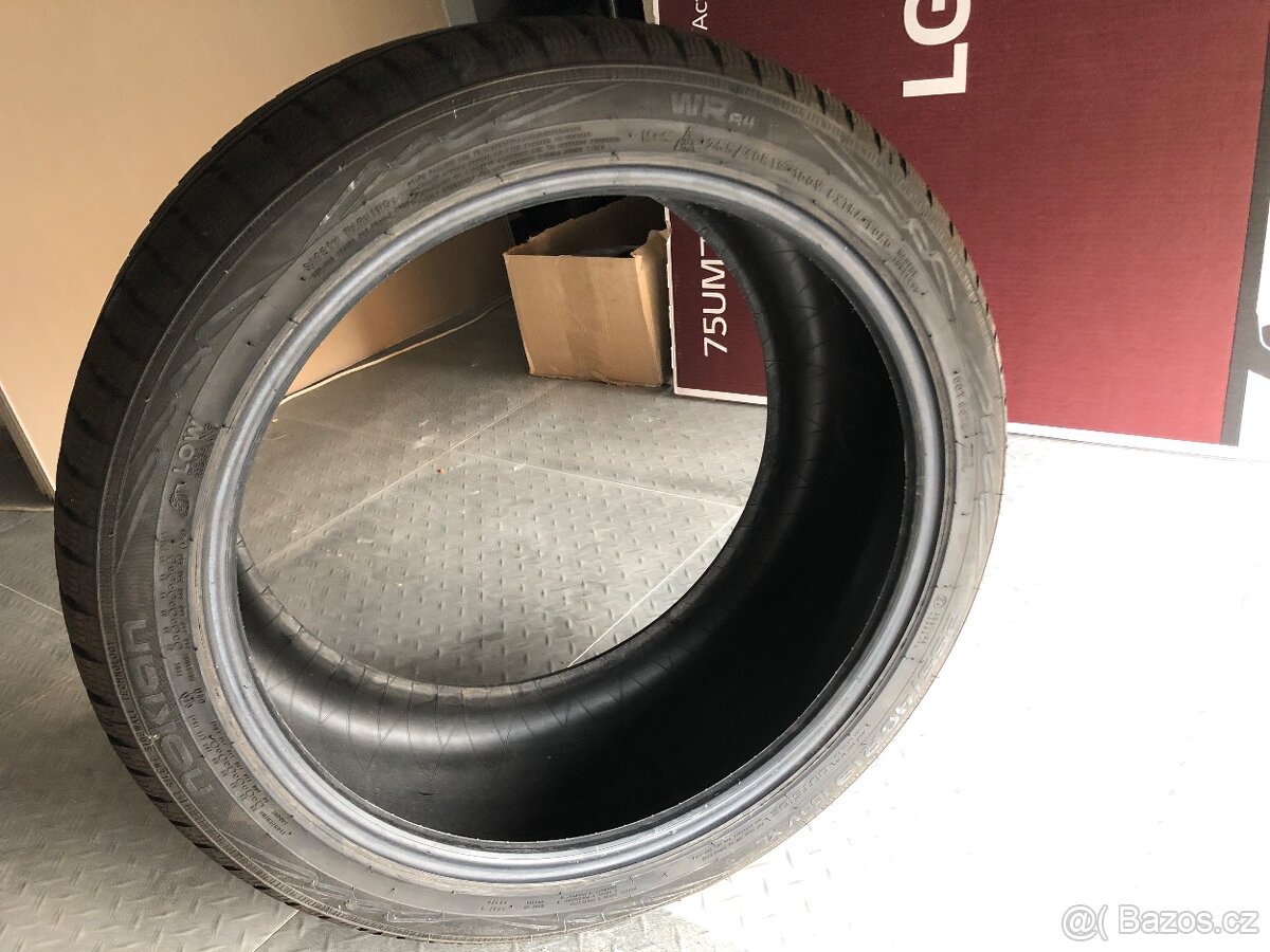 Zimní pneumatiky Nokian 275/40 r19- 2ks
