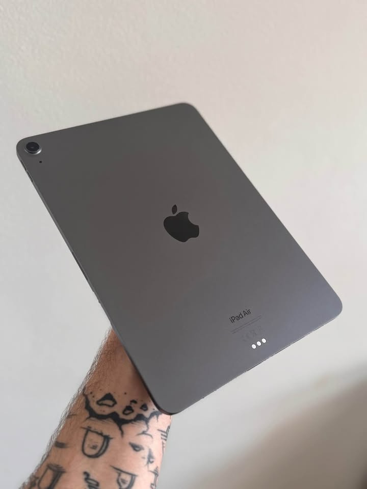 iPad Air 64GB M1 2022 + Apple Magic Keyboard CZ