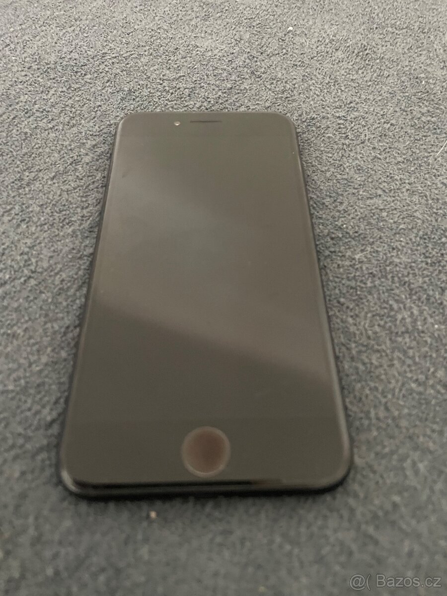 Apple i pohne Se top stav