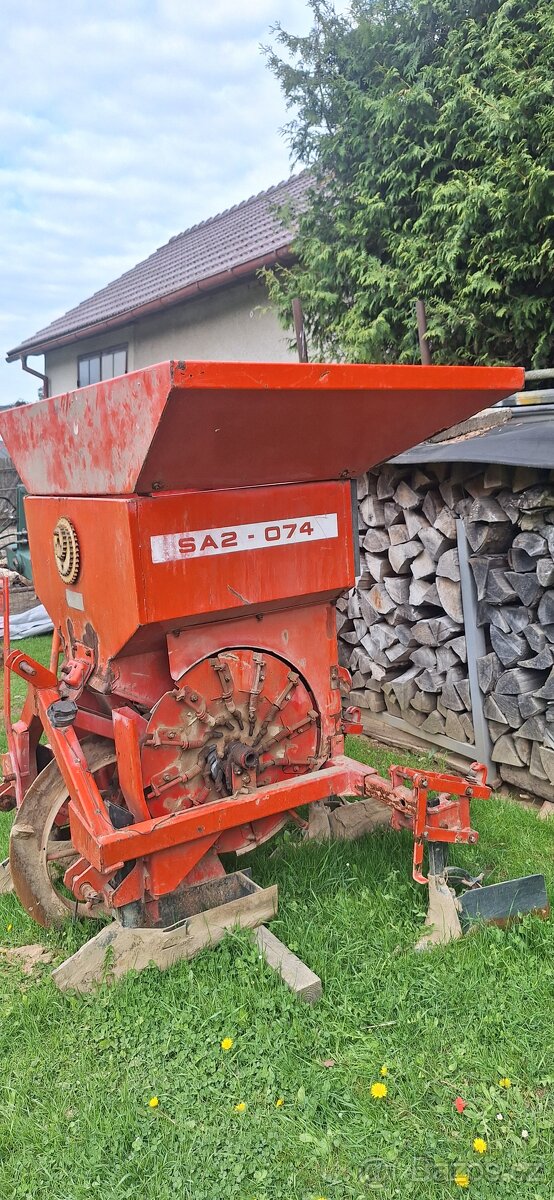 Sazeč brambor Agrostroj Prostějov