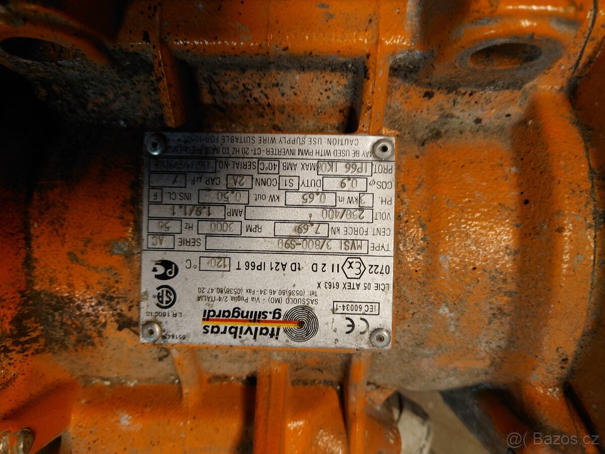 Vibrační motor