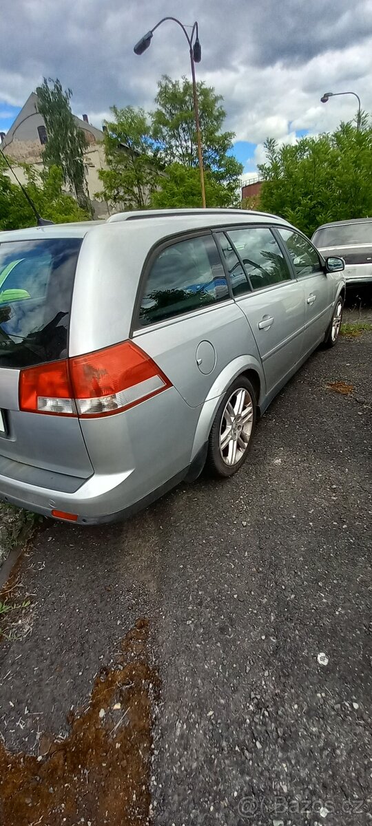 Opel vectra 2.2 obsah rok 2002 plna výbava