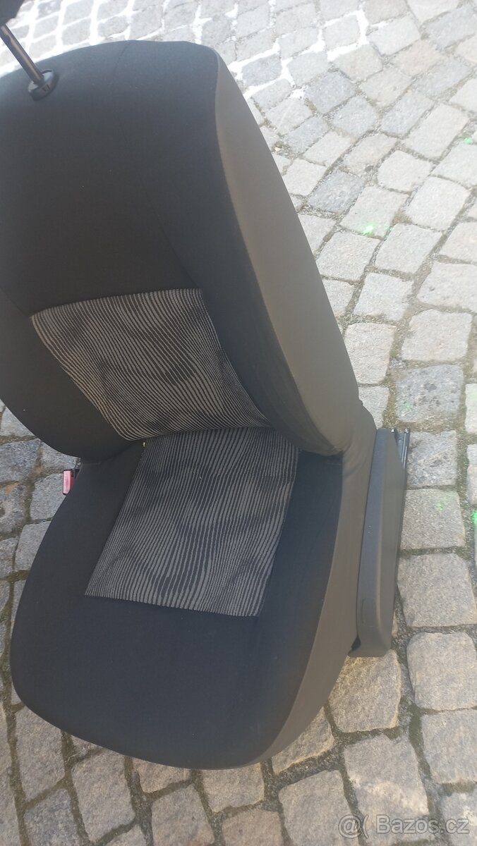 Dacia sandero přední sedacky