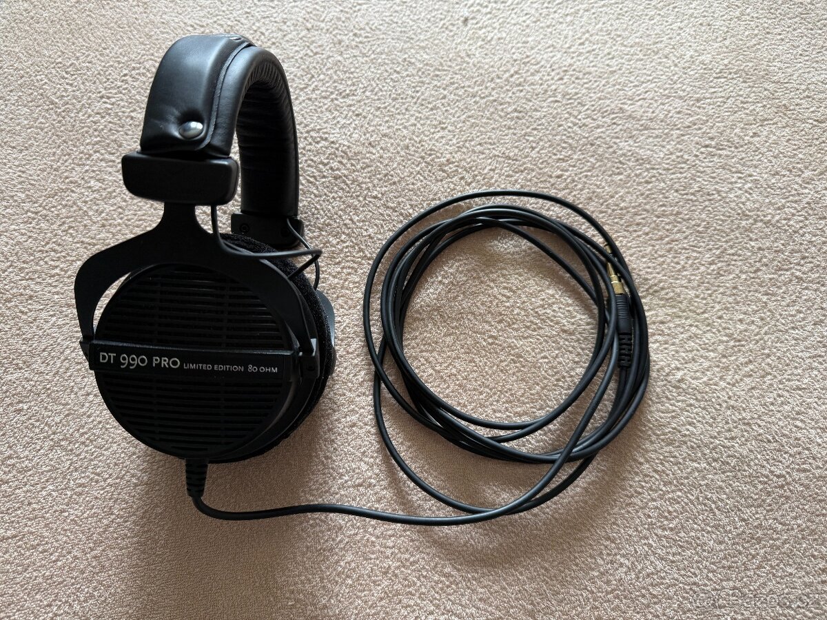 Studiové / herní sluchátka Beyerdynamic DT 990 PRO (80 Ohm)